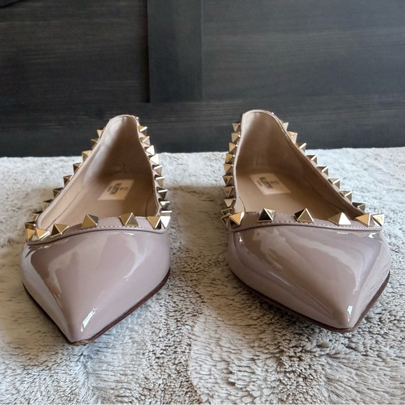 Valentino Garavani Rockstud Pointed Toe Ballerina Flat in Poudre Size 38 US 8 - Picture 5 of 16